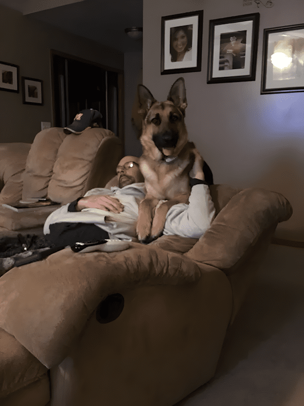 Tiltakozott, morgott… most meg már becézgeti 1589 20 edesapa aki talan eszre sem vette de feladta az elveit15.jpg