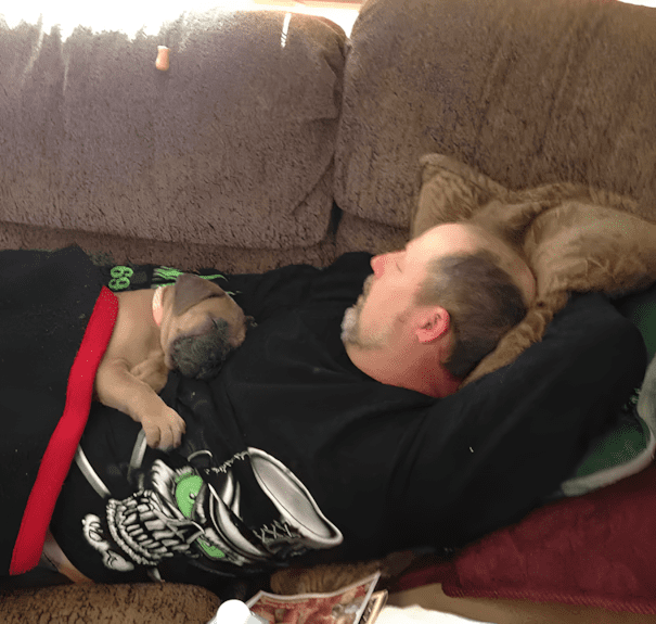 Tiltakozott, morgott… most meg már becézgeti 1576 20 edesapa aki talan eszre sem vette de feladta az elveit2.jpg