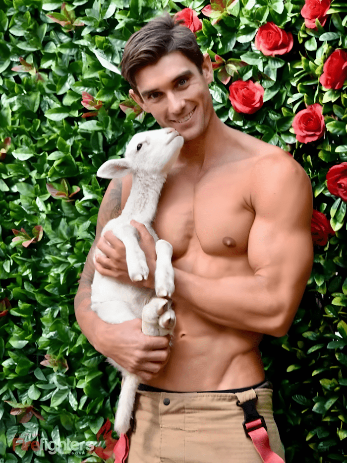 Ausztral tuzoltok pozoltak mentett allatokkal3.jpg