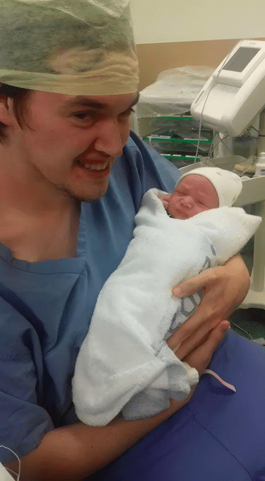 Az ejszaka kozepen a pitbull felebreszti a terhes lanyt2.jpeg