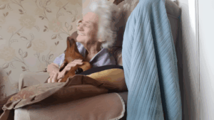 tacsko-segit-az-alzheimeres-neninek.jpg-1024x576-1