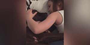 kislany-es-kutyaja-egy-kulonleges-alvasrutin-tortenete-cb9ca3e4