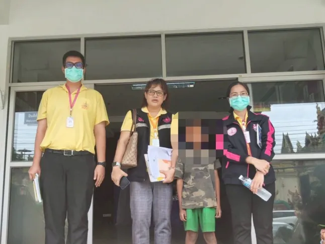 Kutyák között nőtt fel a 8 éves kisfiú – ugatással kommunikált, amikor rátaláltak 56 SEI 257837358 14ab